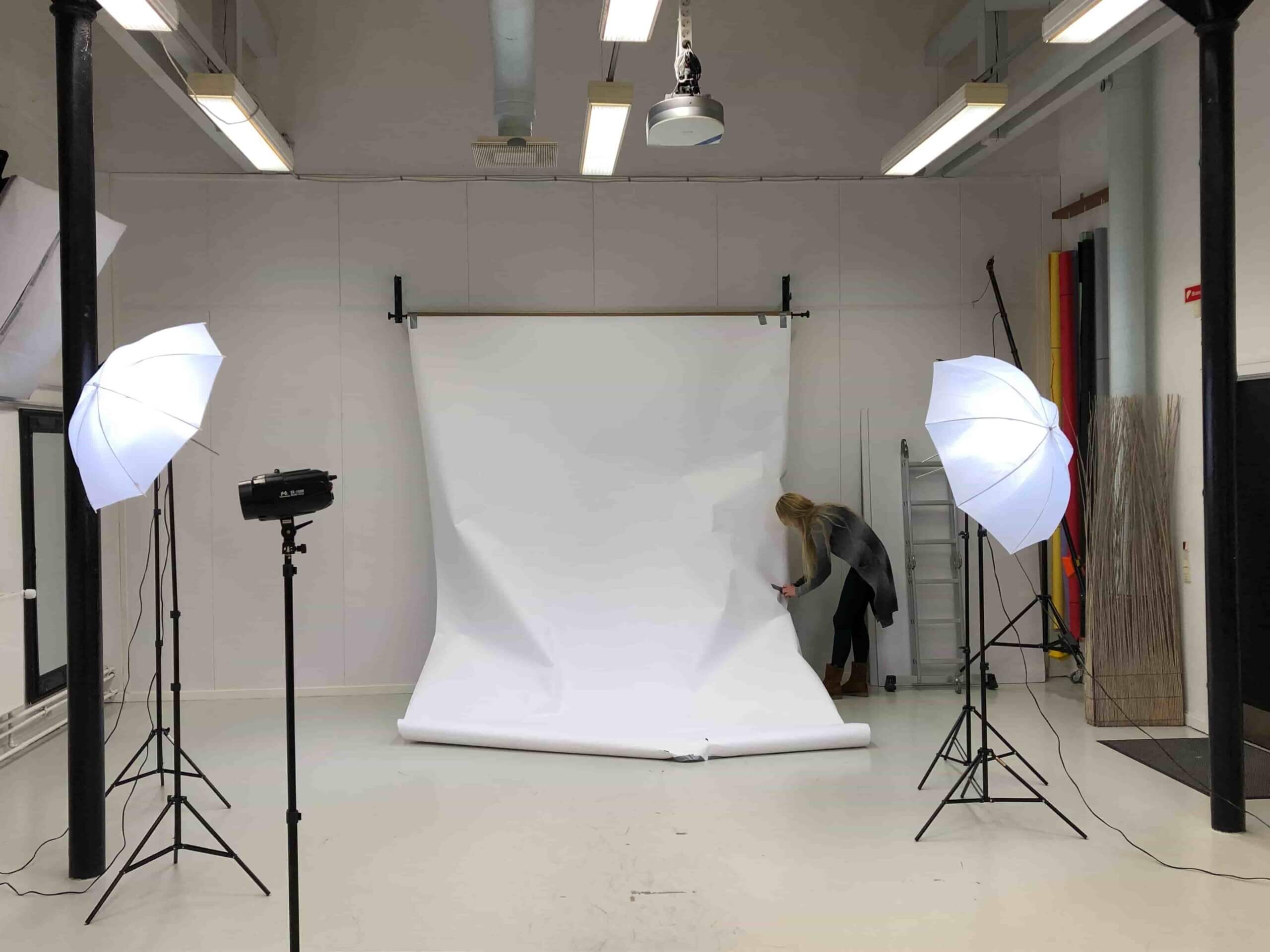modeling room 1932666 min scaled